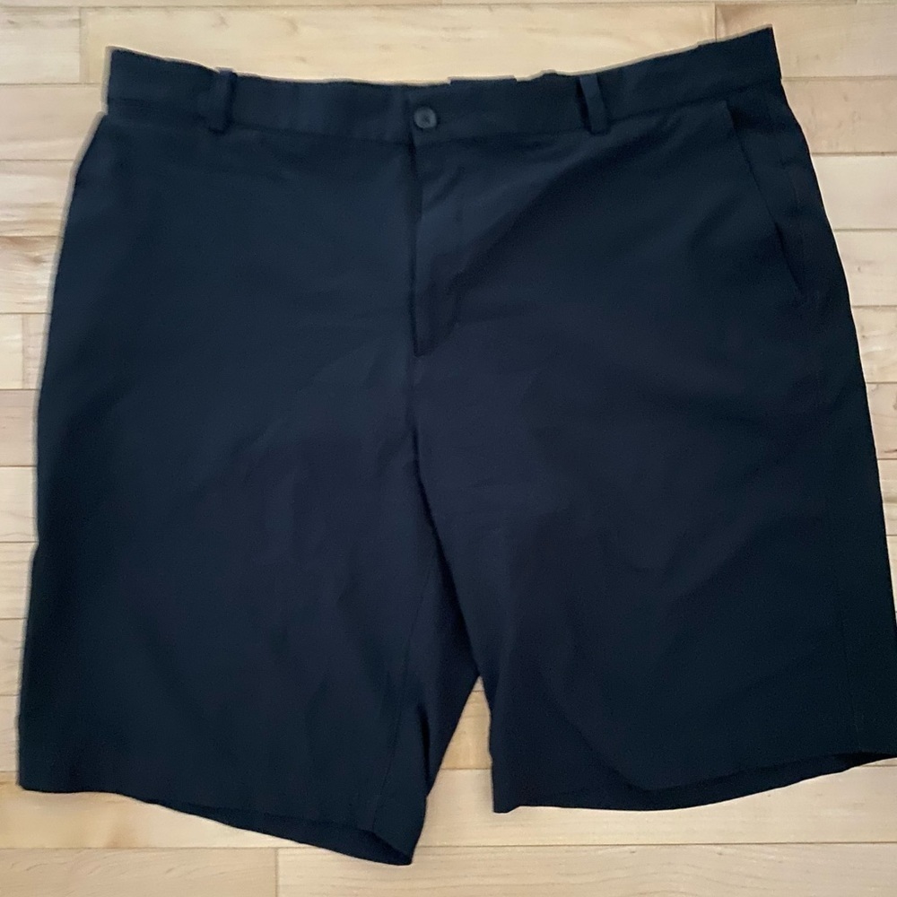 Nike  Men’s dri-fit black golf shorts size 38 EUC